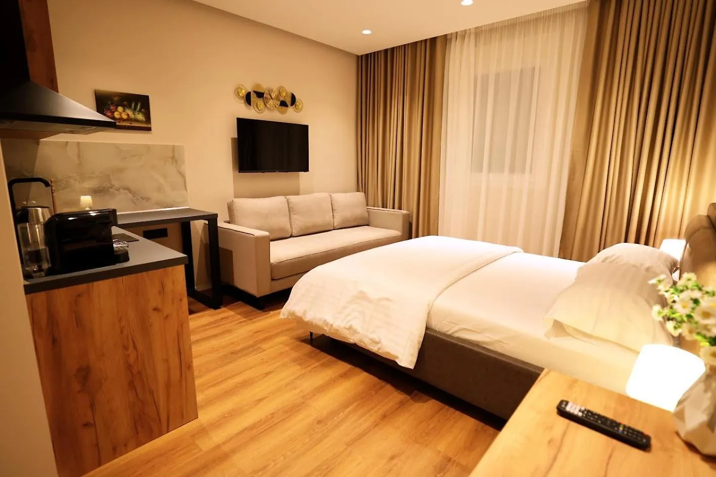 Tempo Studios Tirana 0*,  Albanië
