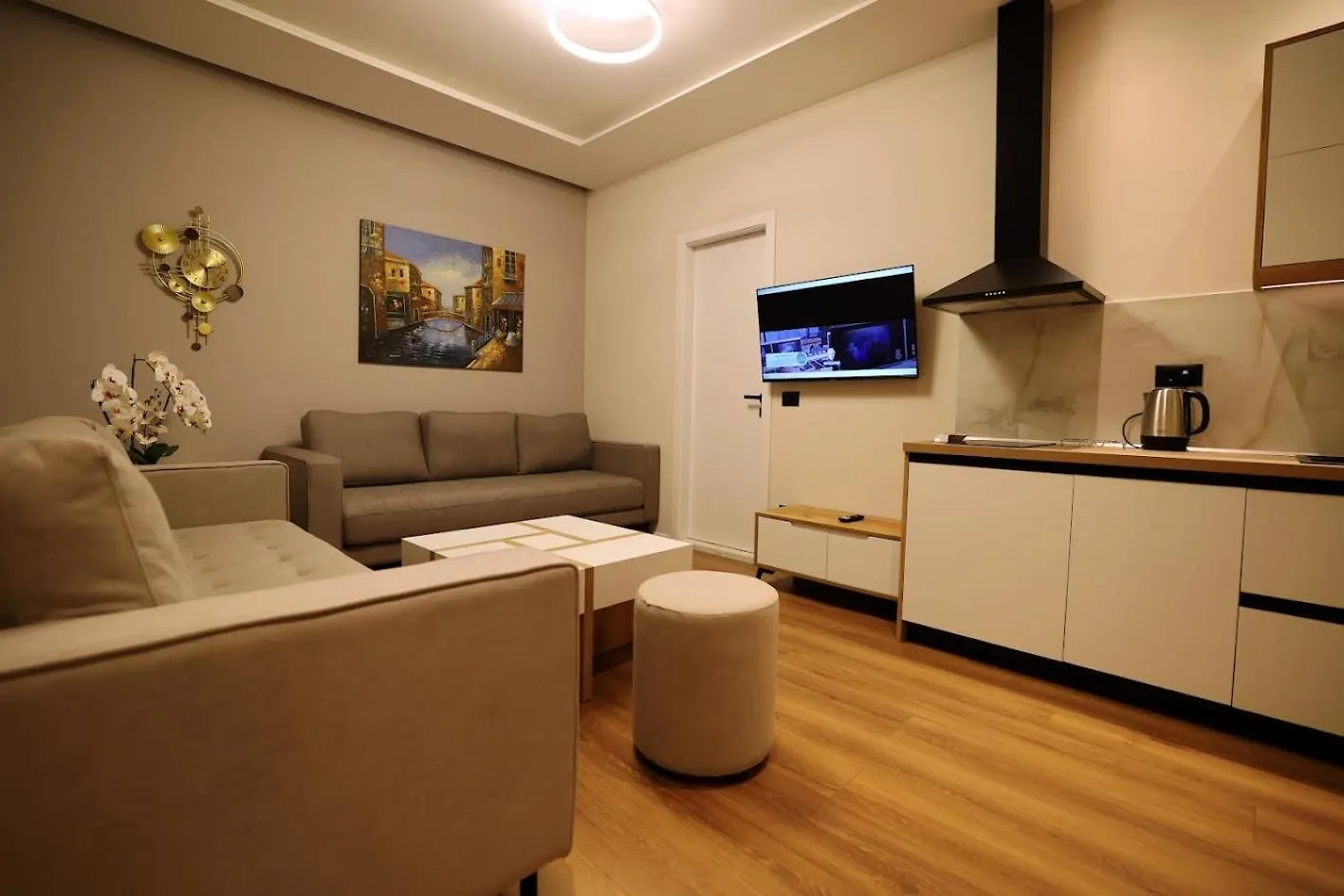 Tempo Studios Tirana 0*,